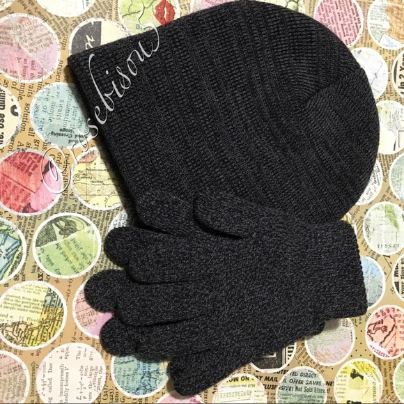 x7HP! ❄️Kids Beanie + Gloves Set🧤 —PRICE FIRM— - Picture 4 of 6